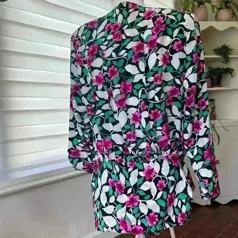 Pura Seta - 100% Pure Silk Blouse w/ shoulder pads & front pockets- Size 40 - Picture 4 of 5